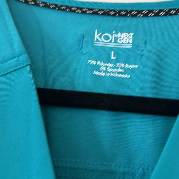 Koi scrub top - Picture 3 of 4